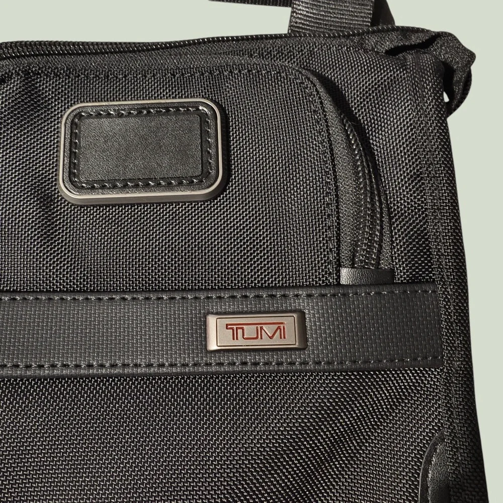 🌞 Tumi Men's Black Vertical Ballistic Nylon Shoulder Bag